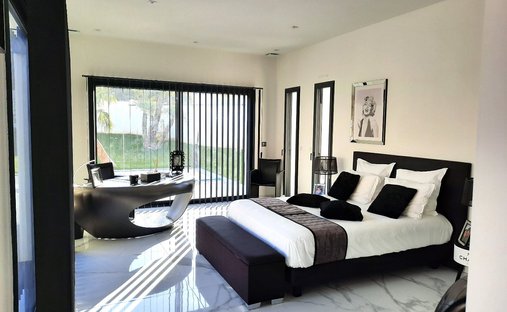 Castle for Sale in Saint-Laurent-des-Arbres, Occitanie, France