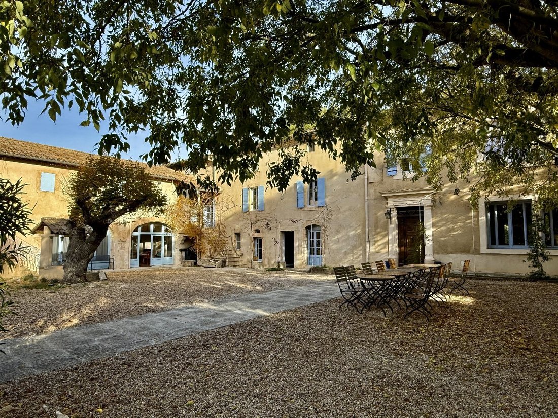 Villa in Maubec, Provence-Alpes-Côte d'Azur, France 2 - 16013302