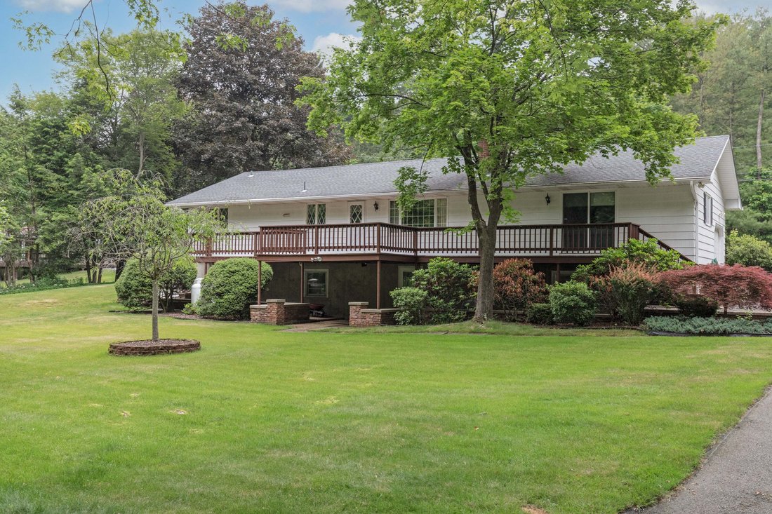 House in Middlebury, Connecticut, United States 2 - 16014889