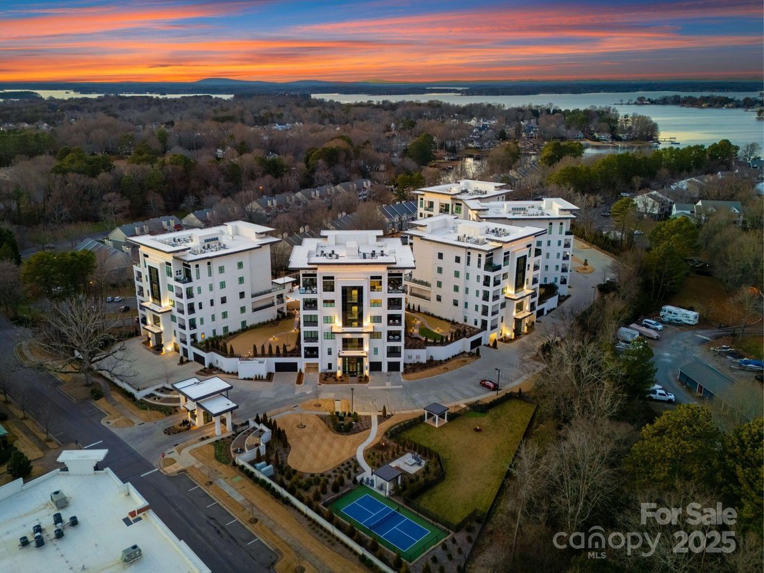 Condominio en Cornelius, Carolina del Norte, Estados Unidos 1 - 16014588