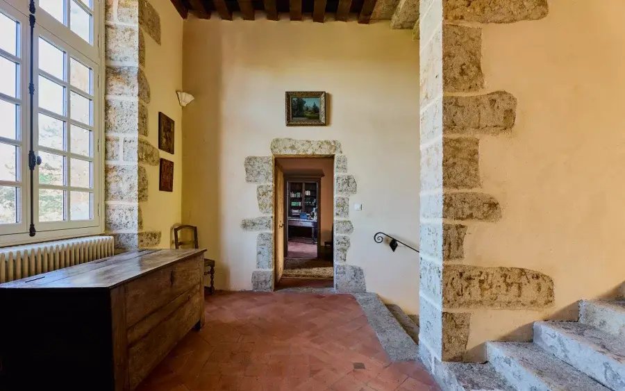 Le Rêve des Seigneurs: A 17th-Century Château Reborn in Burgundy’s Golden Light