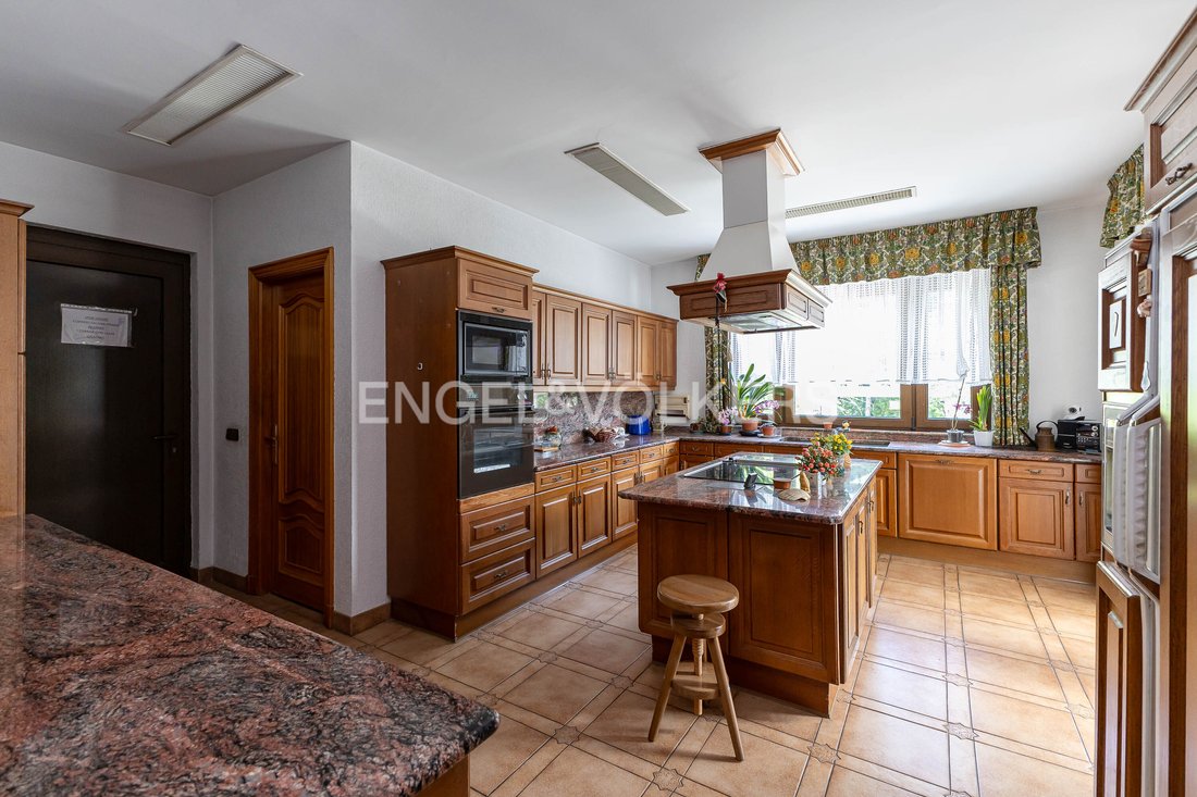 Villa in Pozuelo de Alarcon, Comunidad de Madrid, Spain 3 - 16015516
