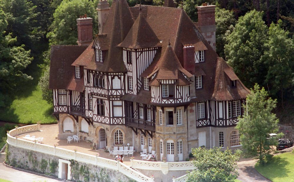 A King’s Whisper: Alphonse XIII’s Coastal Château in Deauville’s Golden Light