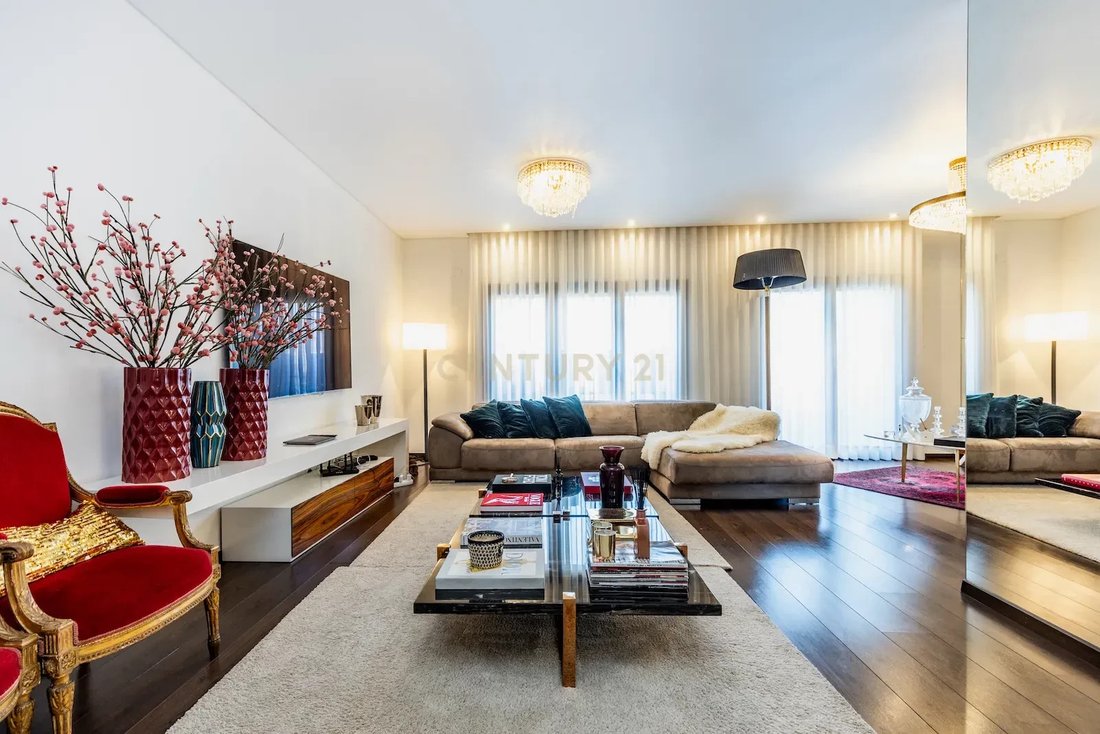 Apartment in Moscavide e Portela, Lisbon, Portugal 2 - 15215761