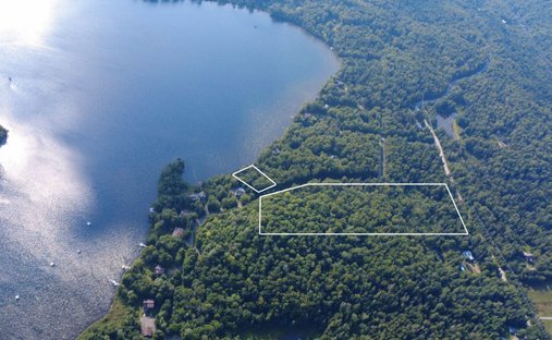 Land in Entrelacs, Québec, Kanada 1