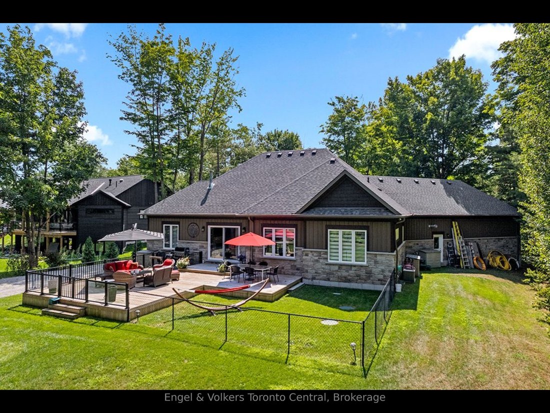 House in Tiny, Ontario, Canada 2 - 15925038