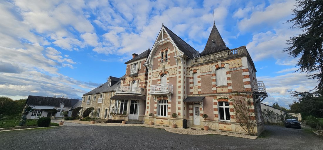 Estate in Loches, Centre-Val de Loire, France 2 - 16013522