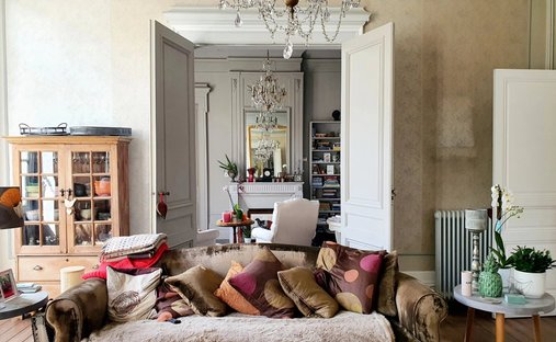 5 Min From Sainte Foy La Grande: Historic Castle Of 600m², Its Vineyard Of 85ha, Gîtes, Stable And 3