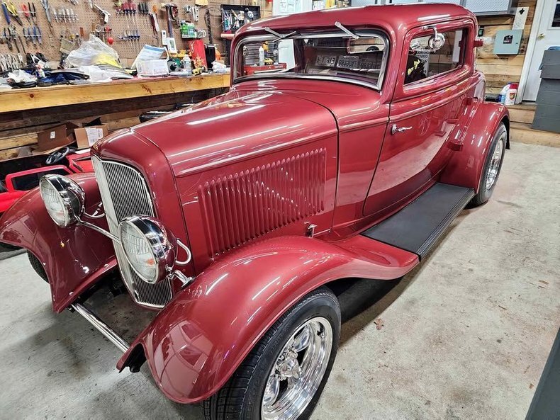 Coupe in Glendale, United States 1 - 16016232