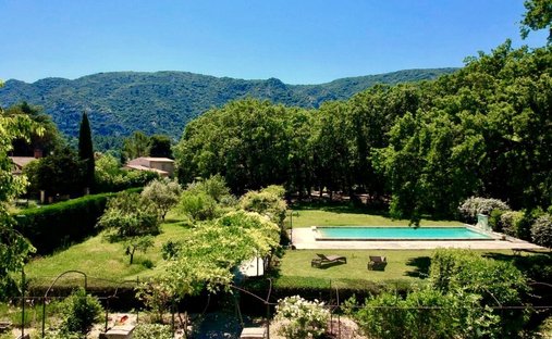 Villa in Maubec, Provence-Alpes-Côte d'Azur, Frankreich 1
