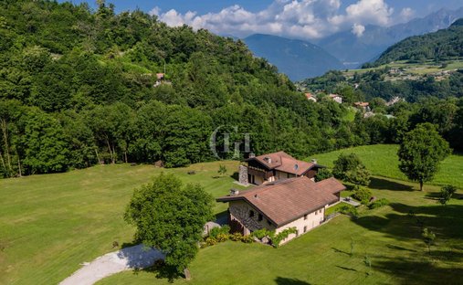 Villa in Prestine, Lombardy, Italy 1
