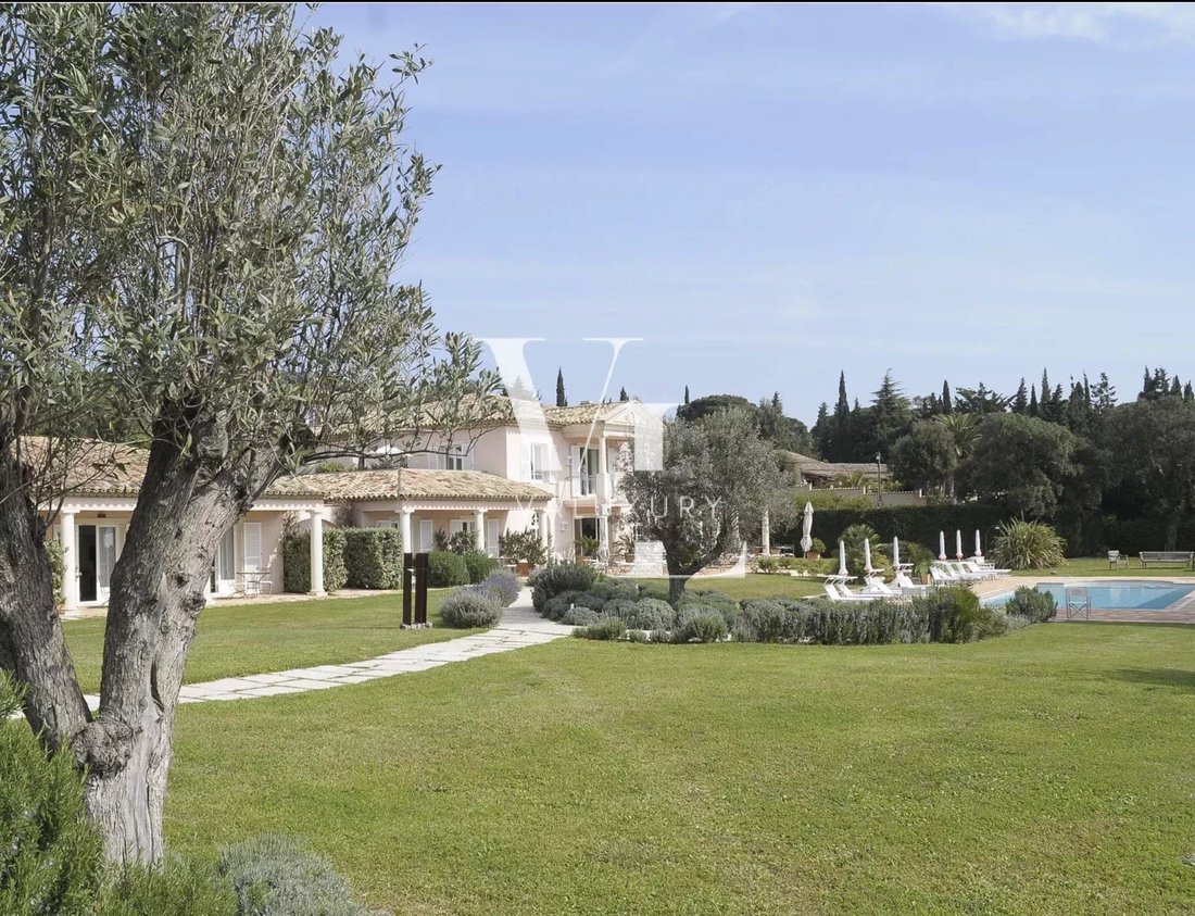 Villa in Grimaud, Provence-Alpes-Côte d'Azur, France 1 - 16013766