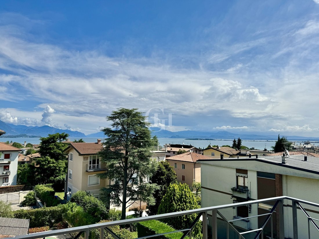 Penthouse in Entroterra, Desenzano del Garda, Lombardy 1 - 15952903