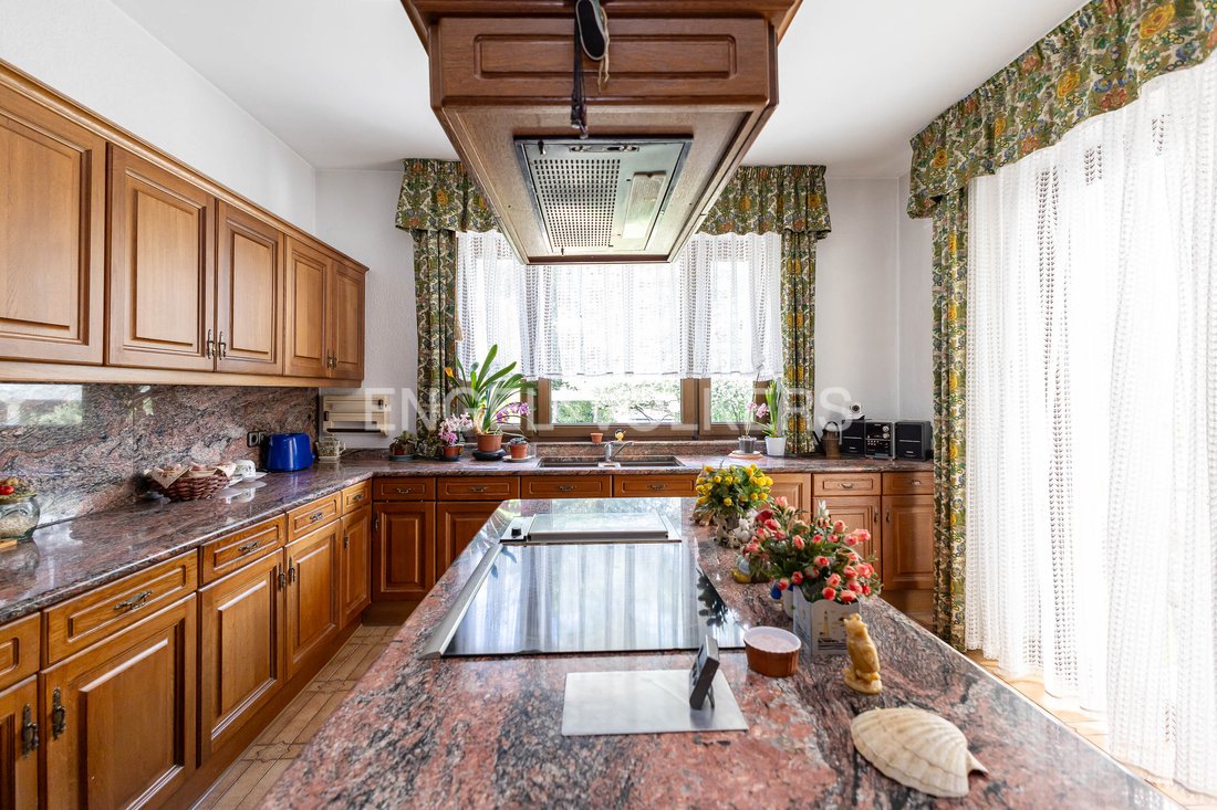 Villa in Pozuelo de Alarcon, Comunidad de Madrid, Spain 2 - 16015516
