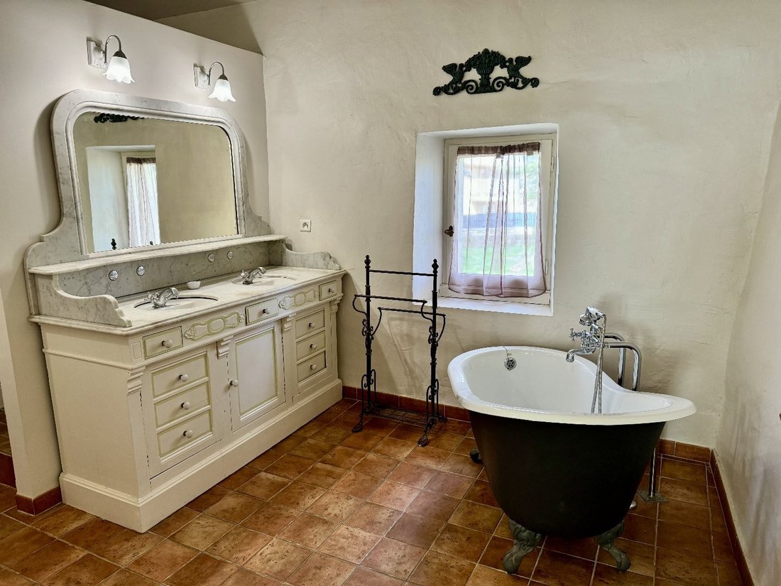 Villa in Maubec, Provence-Alpes-Côte d'Azur, France 5 - 16013302