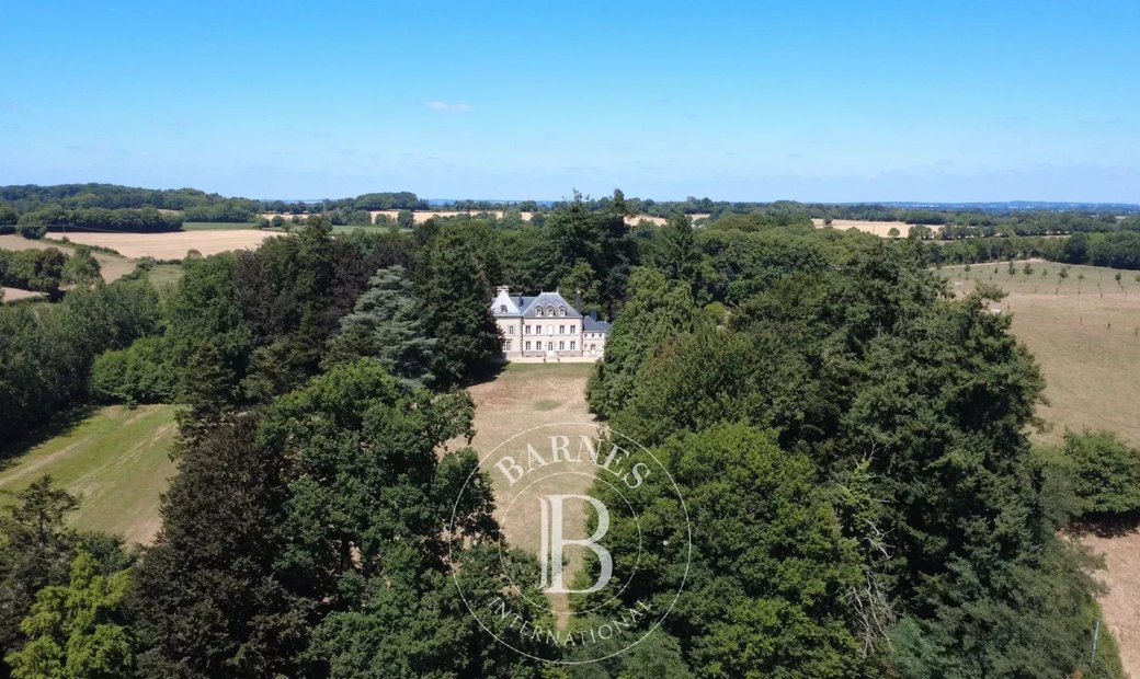 25 Min From Puy Du Fou 19th Century Chateau Fully Renovated Set In 5.69 Hectares Of Parkland