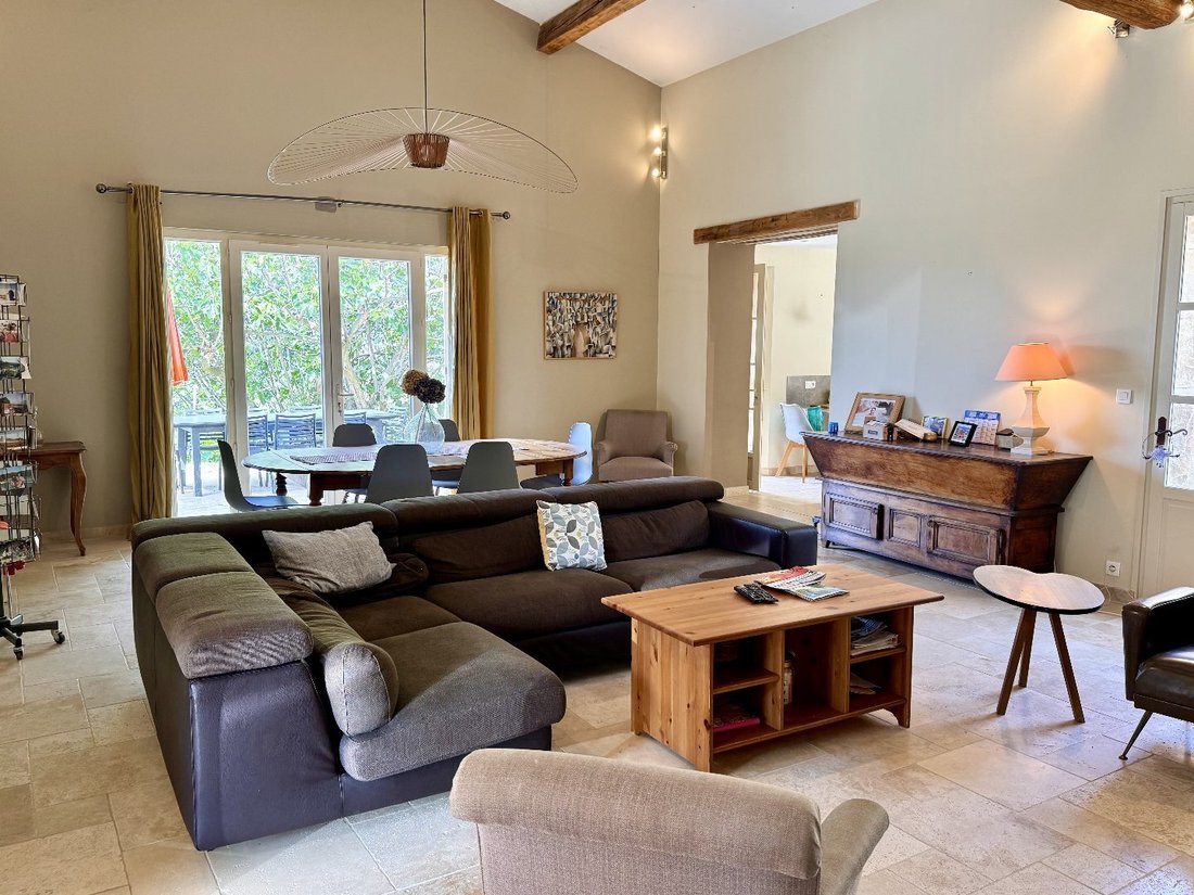 Le Rêve Provençal: An 18th-Century Château Crowned by Luberon’s Golden Light - 5