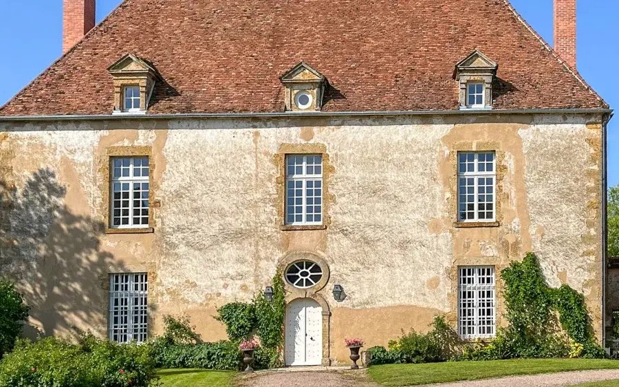 Le Rêve des Seigneurs: A 17th-Century Château Reborn in Burgundy’s Golden Light