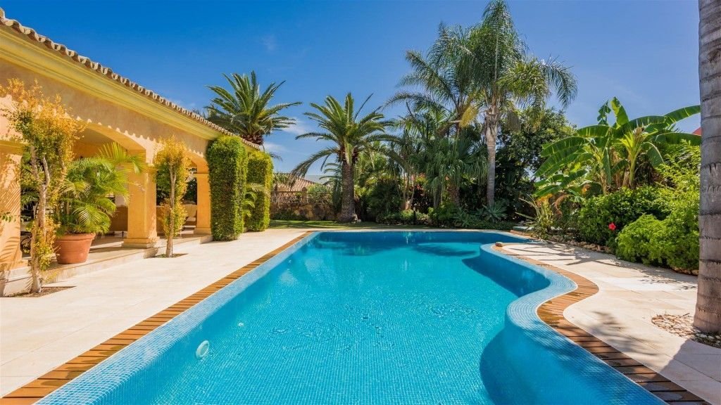 Villa in Elviria-Cabopino, Marbella, Spanien 2 - 16016118