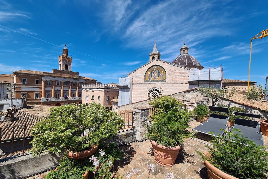 Apartment in Historic Center, Foligno, Umbria 1 - 16014843