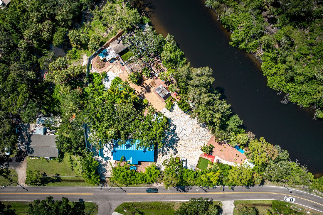 Tampa, Florida, United States 2 - 16016596