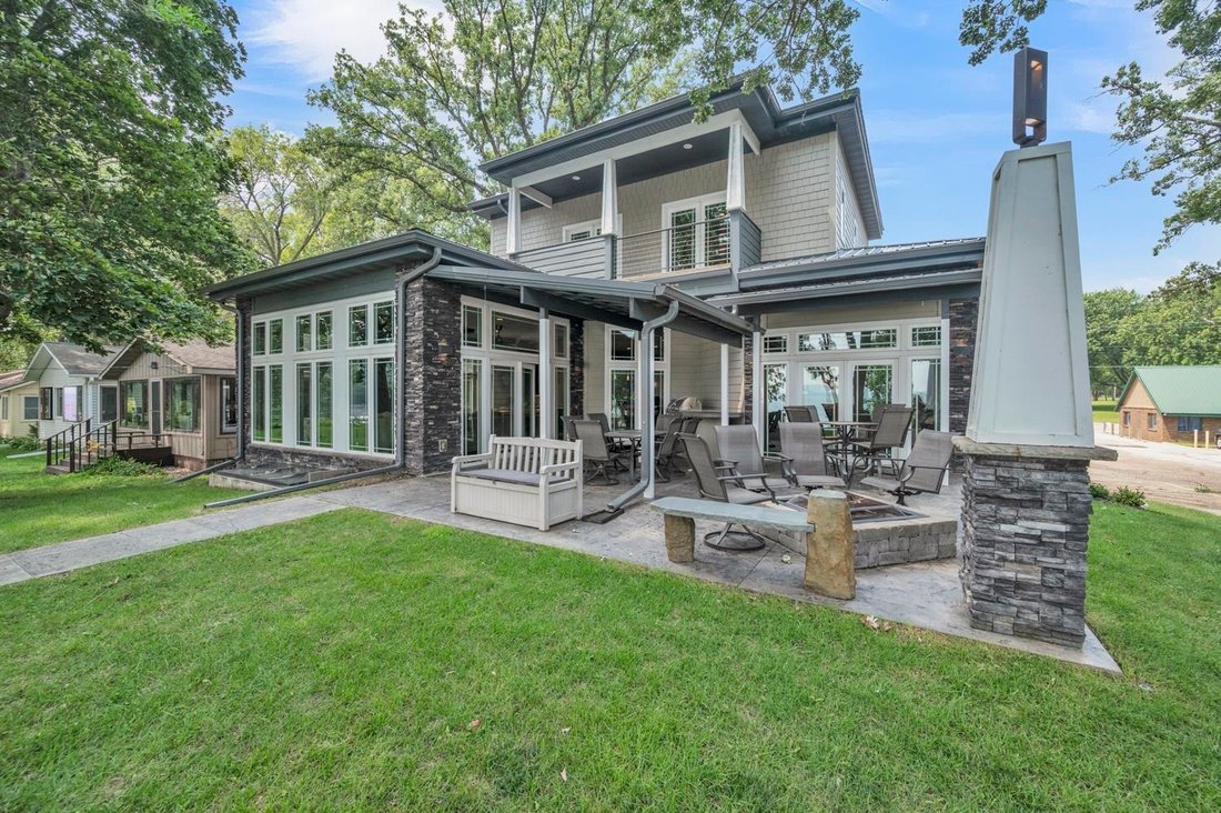 House in Wahpeton, Iowa, United States 1 - 16016725