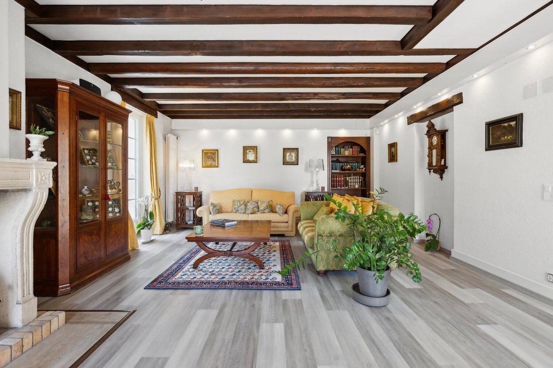 Maison De Maître With Lots Of Character