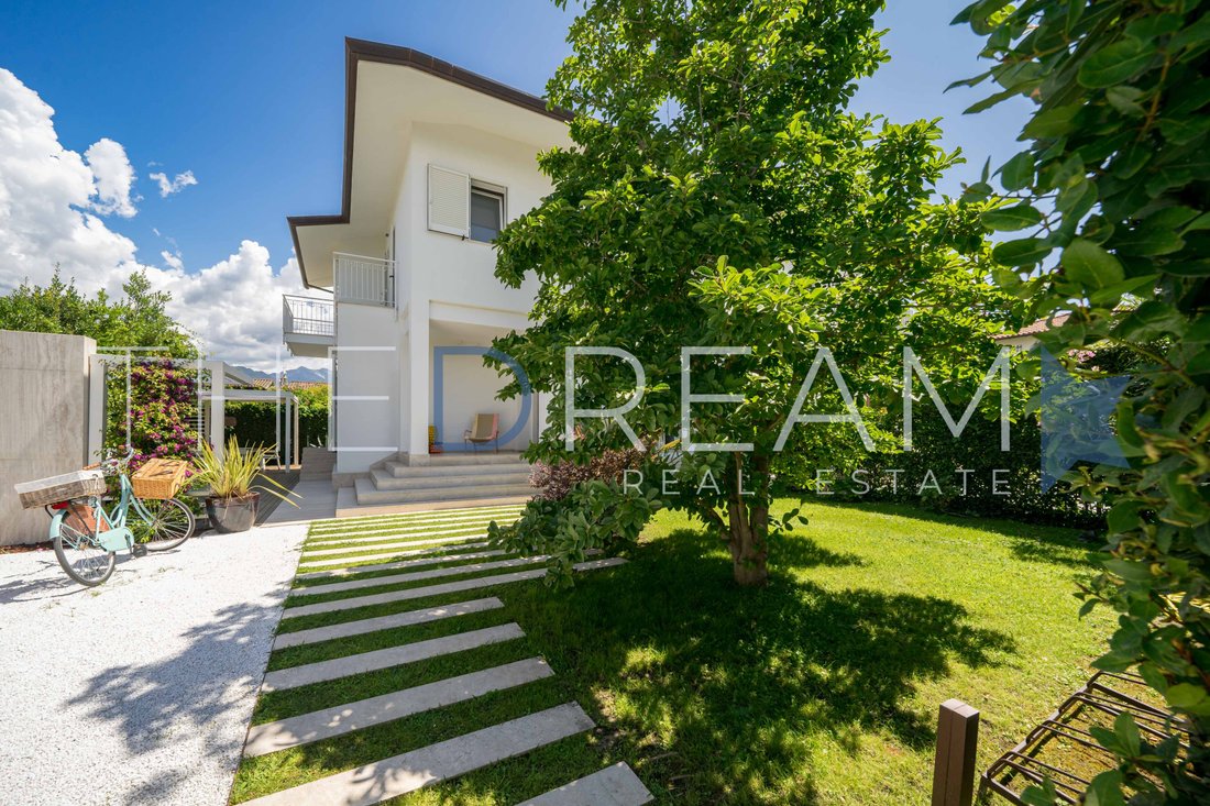 Villa in Center, Forte dei Marmi, Tuscany 2 - 16017178