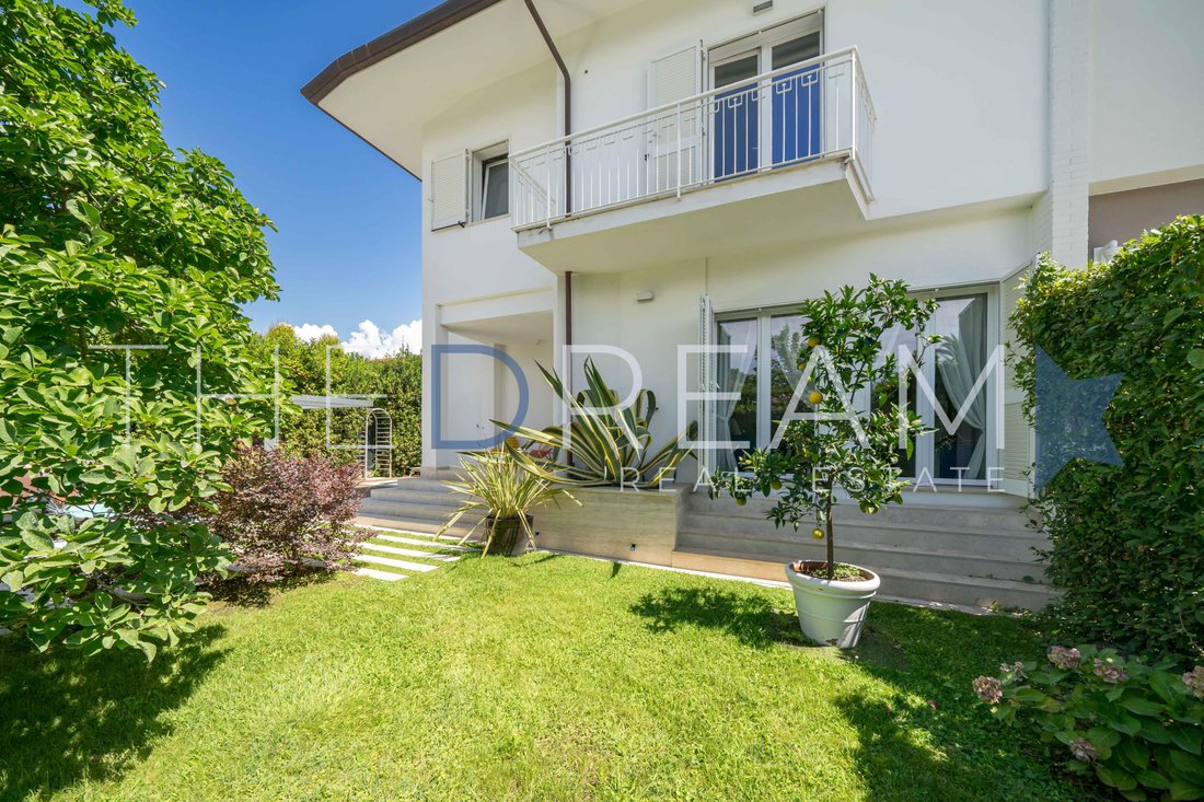 Villa in Center, Forte dei Marmi, Tuscany 3 - 16017178