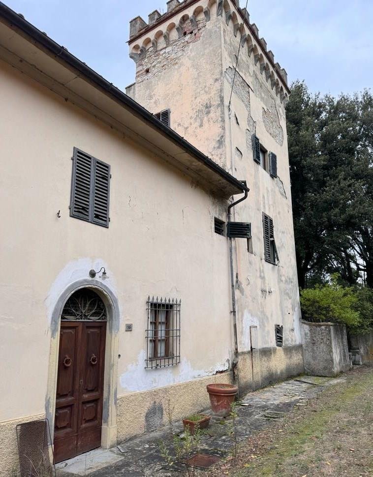 A Tuscan Kingdom Awaits: Two Stone Crowns Near Florence’s Golden Light