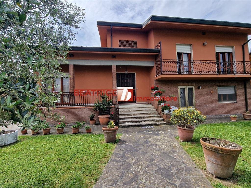 Villa in Center, Capannori, Tuscany 2 - 15828549