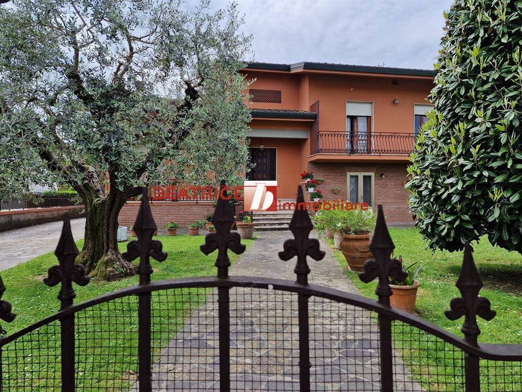 Villa in Center, Capannori, Tuscany 1 - 15828549