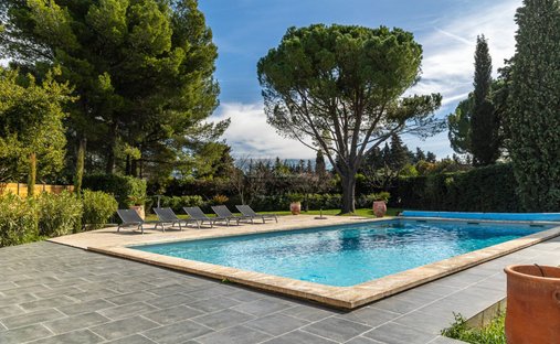 House in Cheval-Blanc, Provence-Alpes-Côte d'Azur, France 1