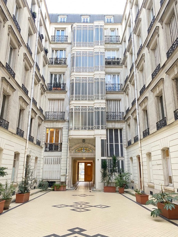 Apartment in Montorgueil-Saint Denis, Paris 2e Arrondissement, Paris 2 - 15868741