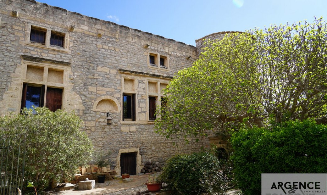 For Sale: Château In Villeneuve Les Maguelone, 600m², 10 Rooms, €1,390,000 With Pool