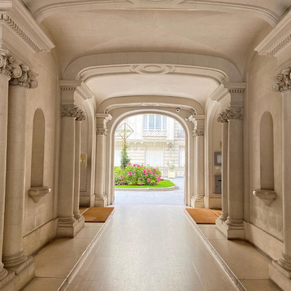 Apartment in Montorgueil-Saint Denis, Paris 2e Arrondissement, Paris 1 - 15868752