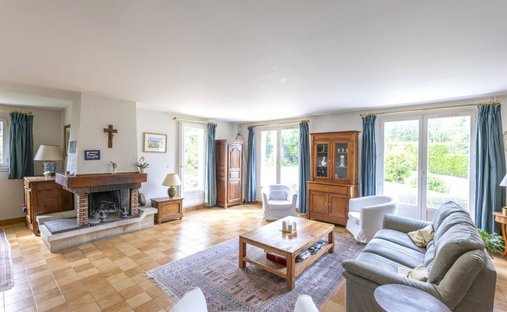 House in Le Village, Louveciennes, France 1
