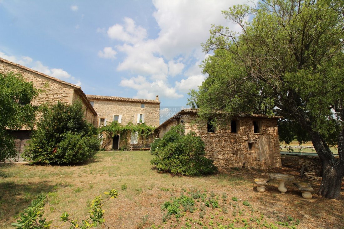Estate in Gordes, Provence-Alpes-Côte d'Azur, France 1 - 15735600