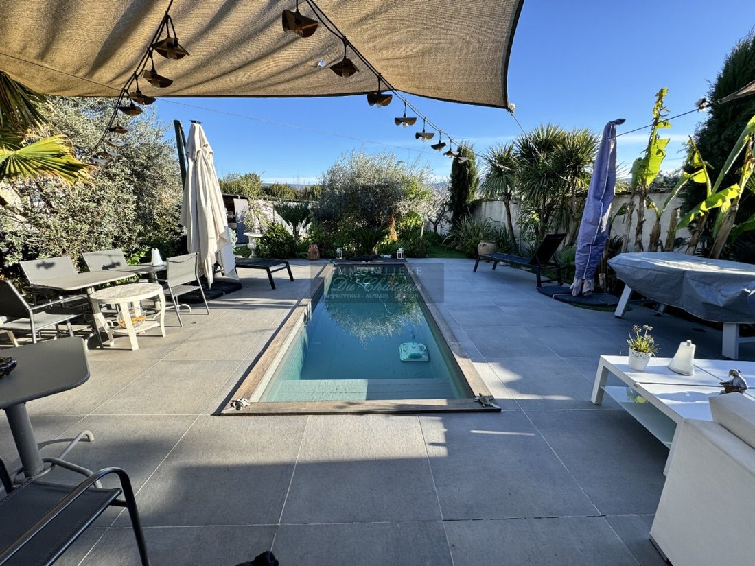 House in Gordes, Provence-Alpes-Côte d'Azur, France 4 - 15735712