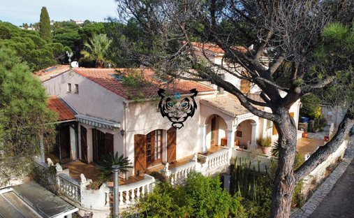 House in Ecarts, Roquebrune-sur-Argens, France 1