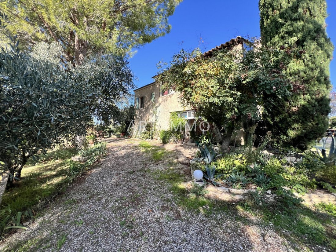 House in Cabrières-d'Avignon, Provence-Alpes-Côte d'Azur, France 2 - 15495061