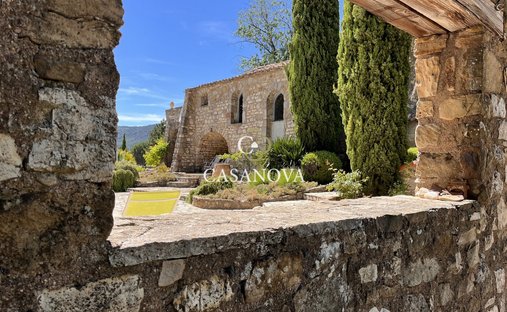 Beautiful 6 Bed/Bath Chateau With Separate Apartment Close To Lodeve. Currently Run As A Boutique B&