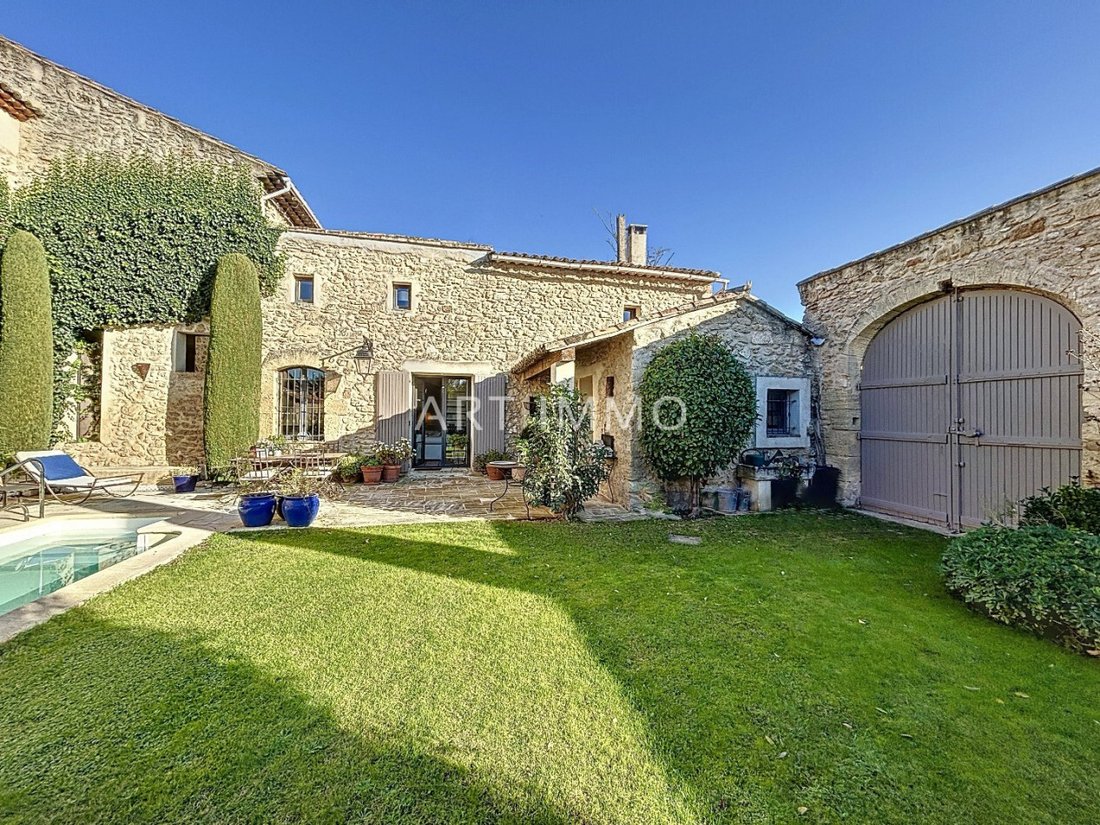 House in Taillades, Provence-Alpes-Côte d'Azur, France 1 - 15495037