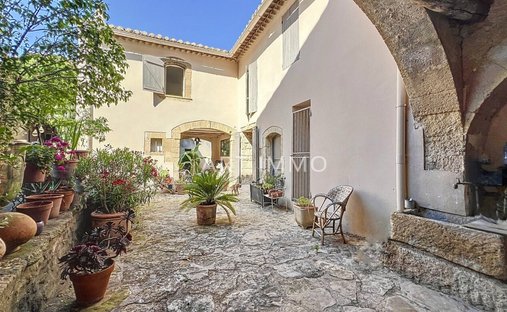 House in Robion, Provence-Alpes-Côte d'Azur, France 1