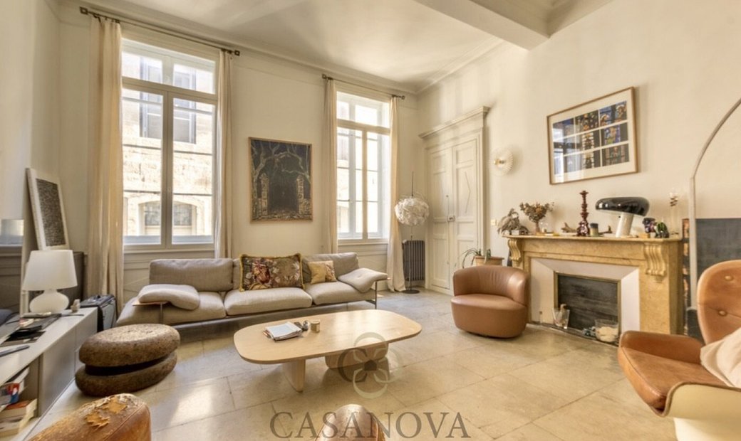 Curated visual reference: Gallery Detail: Character Apartment With Independent Studio And Rare Dans Montpellier France
