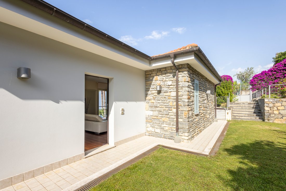 Villa in Bordighera, Liguria, Italy 3 - 16017329