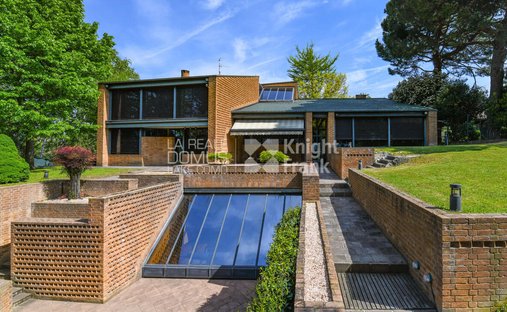 Villa in Brugnola, Cantu, Lombardy 1
