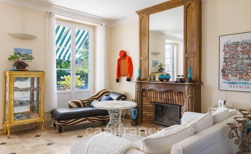 Castle for Sale in Brive-la-Gaillarde, Nouvelle-Aquitaine, France