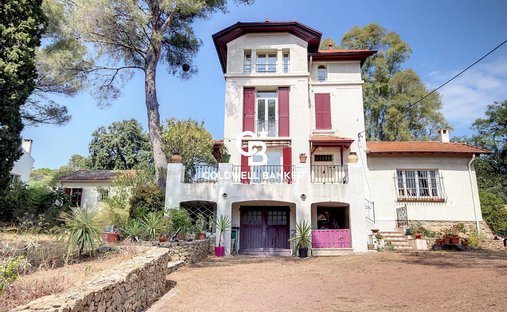 House in Les Plaines-Les Tasses, Saint-Raphaël, France 1