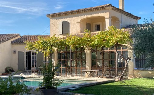 Villa in Saint-Rémy-de-Provence, Provence-Alpes-Côte d'Azur, France 1